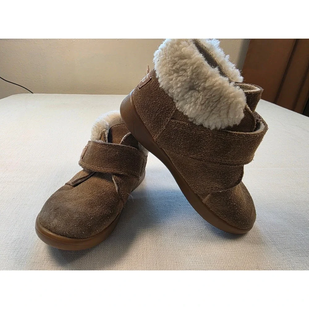 UGG Robbie Boot Toddler Kids Size 8 Chestnut Brown Suede Shearling granola kid